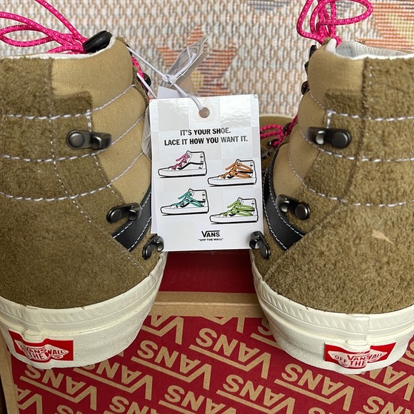 Vans WMNS Sk8-Hi Echo Dx
(Hairy Suede) Butternut/T
VNOA7Q50B75
Sneakers - Picture 14 of 16